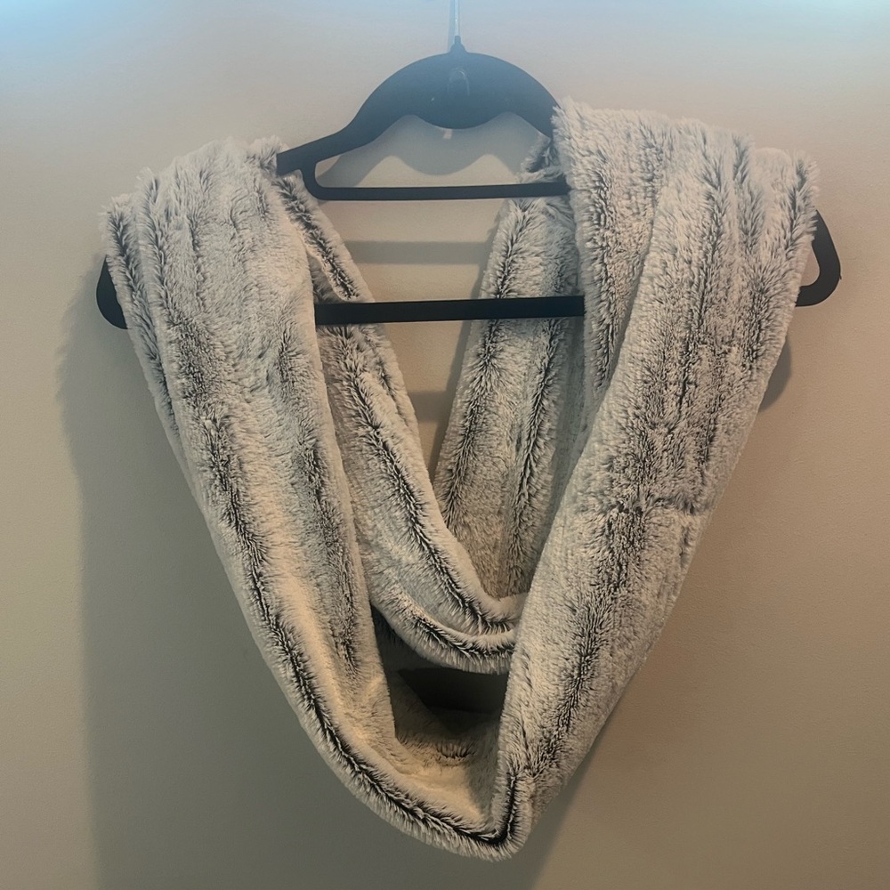 Cozy Gray Faux Fur Infinity Scarf